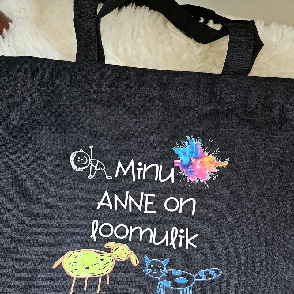 Tote bag with a child's drawings