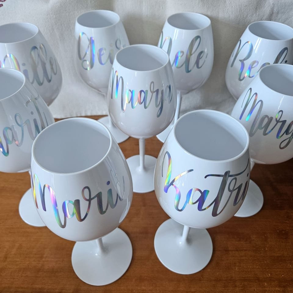 Wine glasses with names