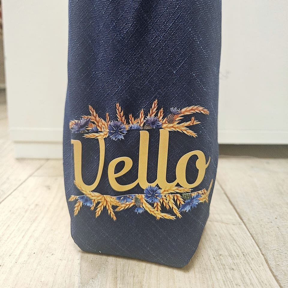 Bottle bag with a printed name