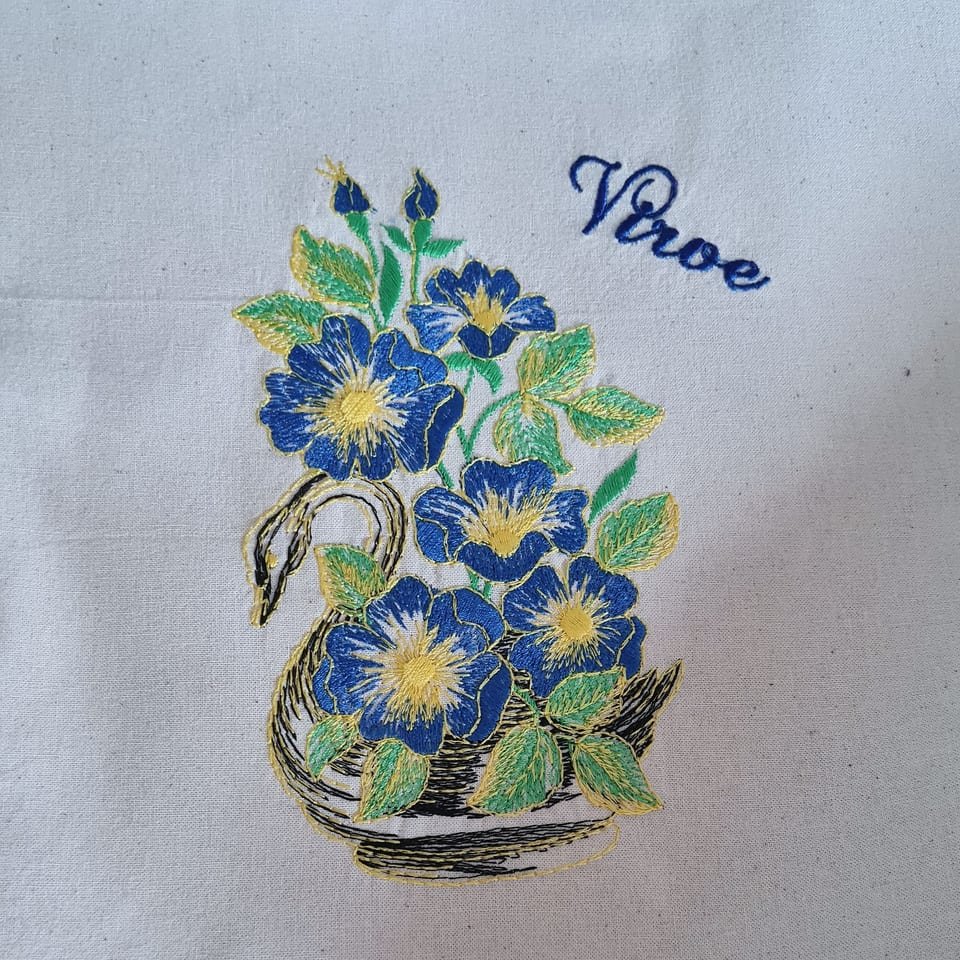 Tote bag with floral embroidery