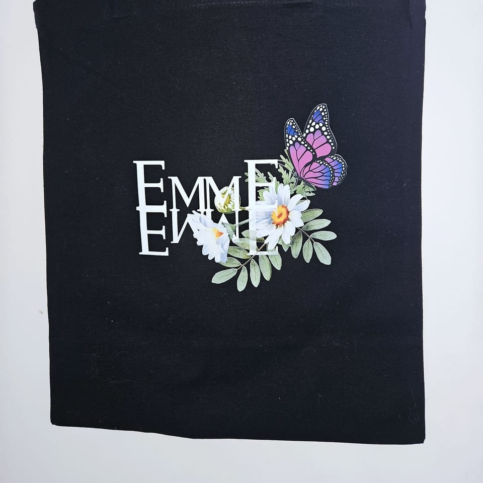 Tote bag with a name and a butterfly