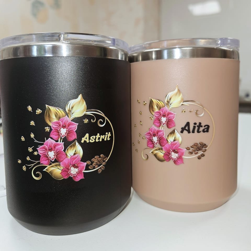 Travel mugs with names and orchids