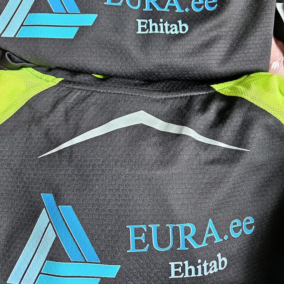 Reflective workwear with a logo