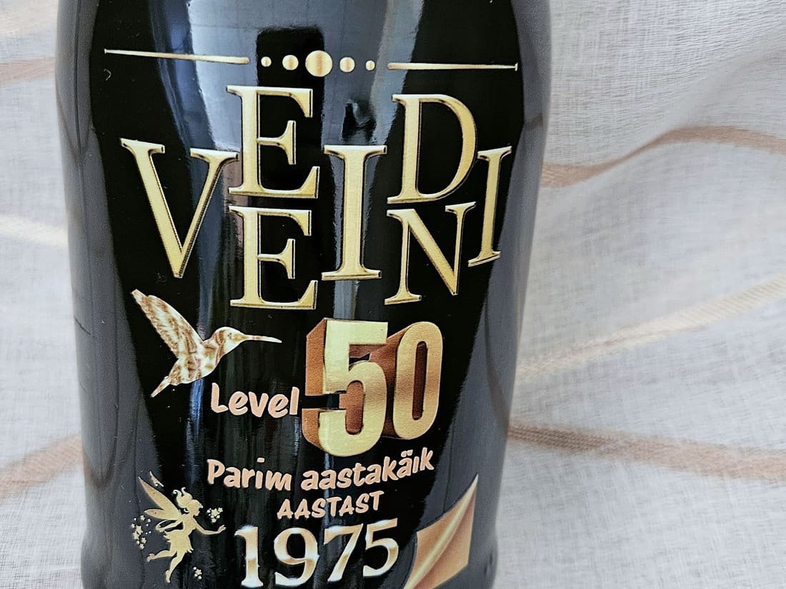 Dark wine bottle with a gold UV-printed birthday design